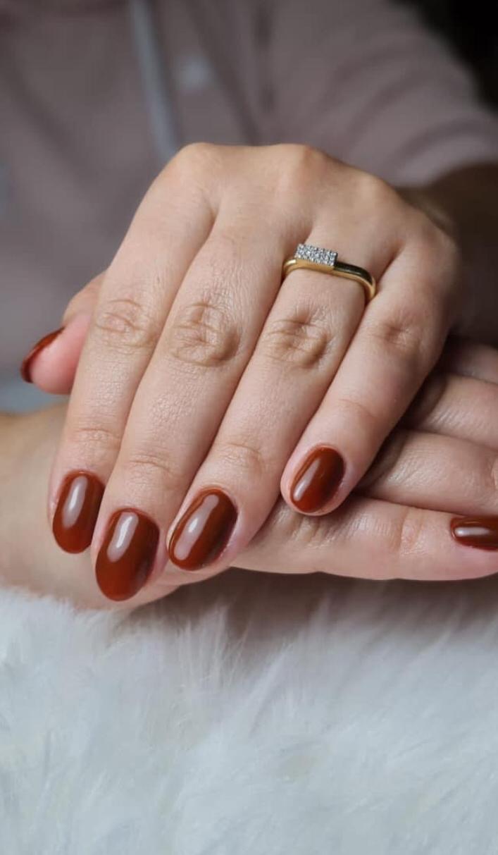 Chique bruine manicure